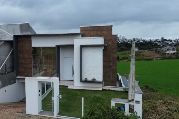 Casa Alto Padrão – Bairro Divinéia